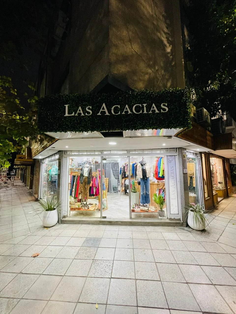 las acacias local
